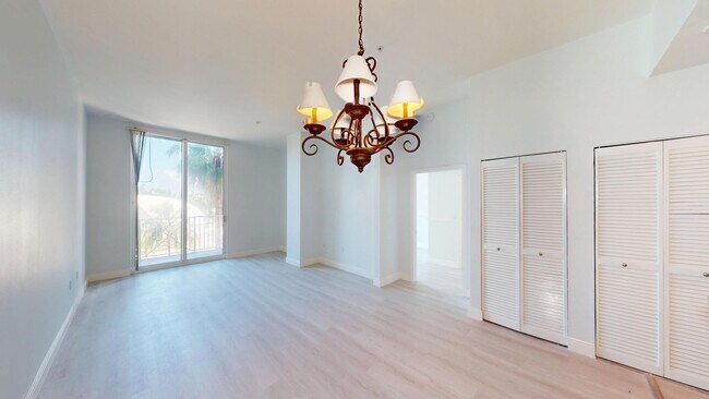 Building Photo - 255 Evernia St