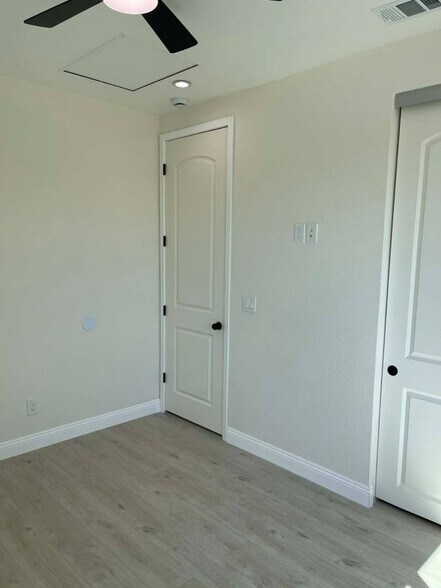 Building Photo - 5335 Saxon St