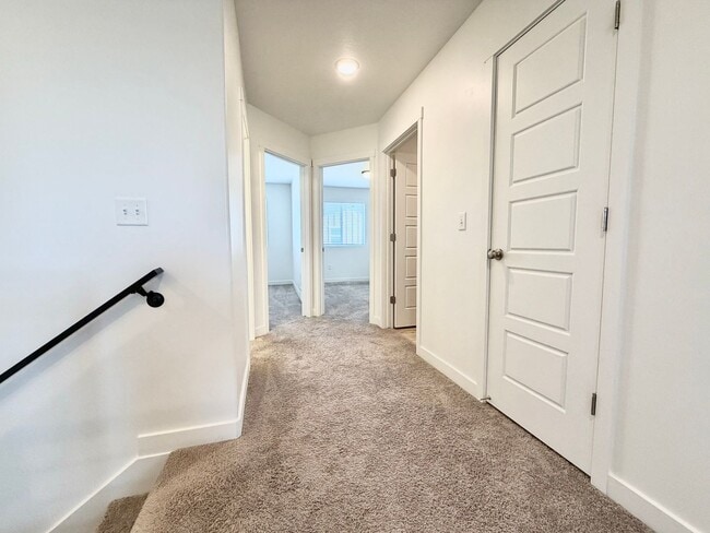 Building Photo - 3 Bed + 2.5 Bath Townhome w/ Garage, Storage & Dogs Allowed Near Jordan Landing
