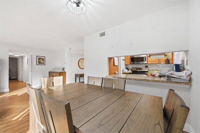 Building Photo - 8412 Shadow Ct