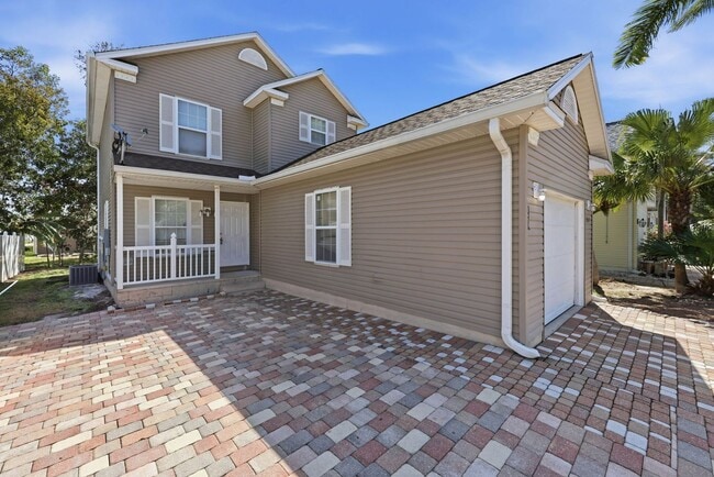 Building Photo - 3 Bedroom 2.5 Bathroom 1 car garage Single Family Home