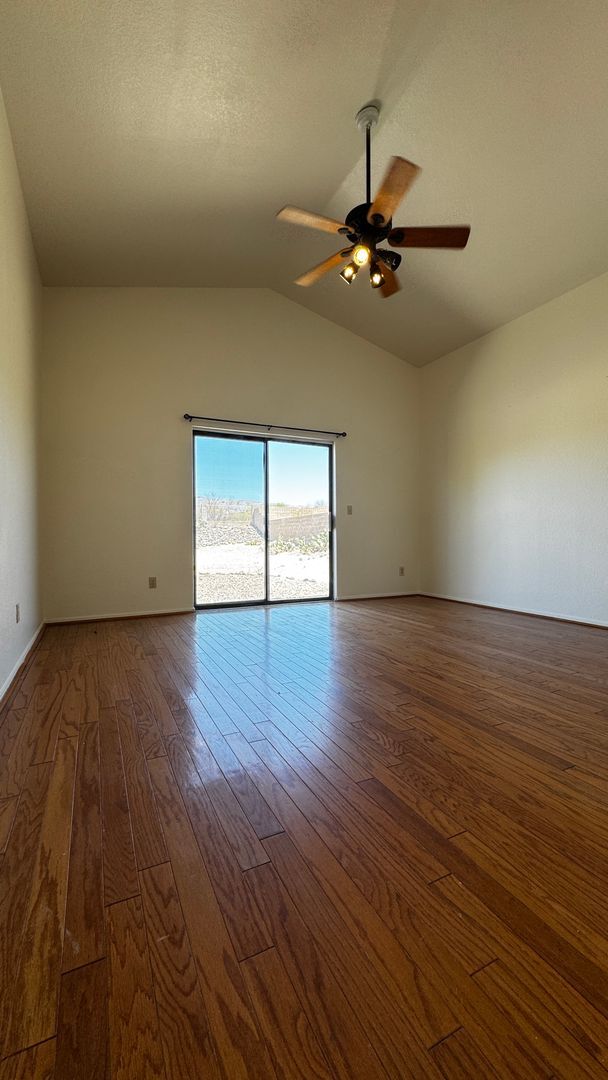 Building Photo - Eastside (Broadway and Houghton) 4 bedroom...