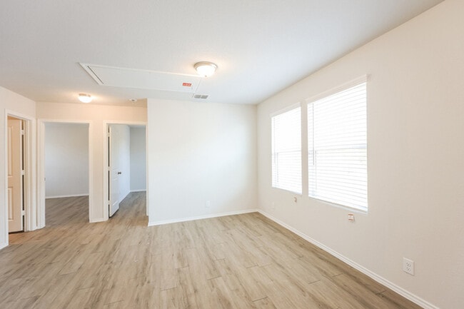 Building Photo - 3639 Somers Crest