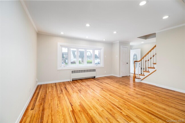 Building Photo - 3883 Franklin Ave