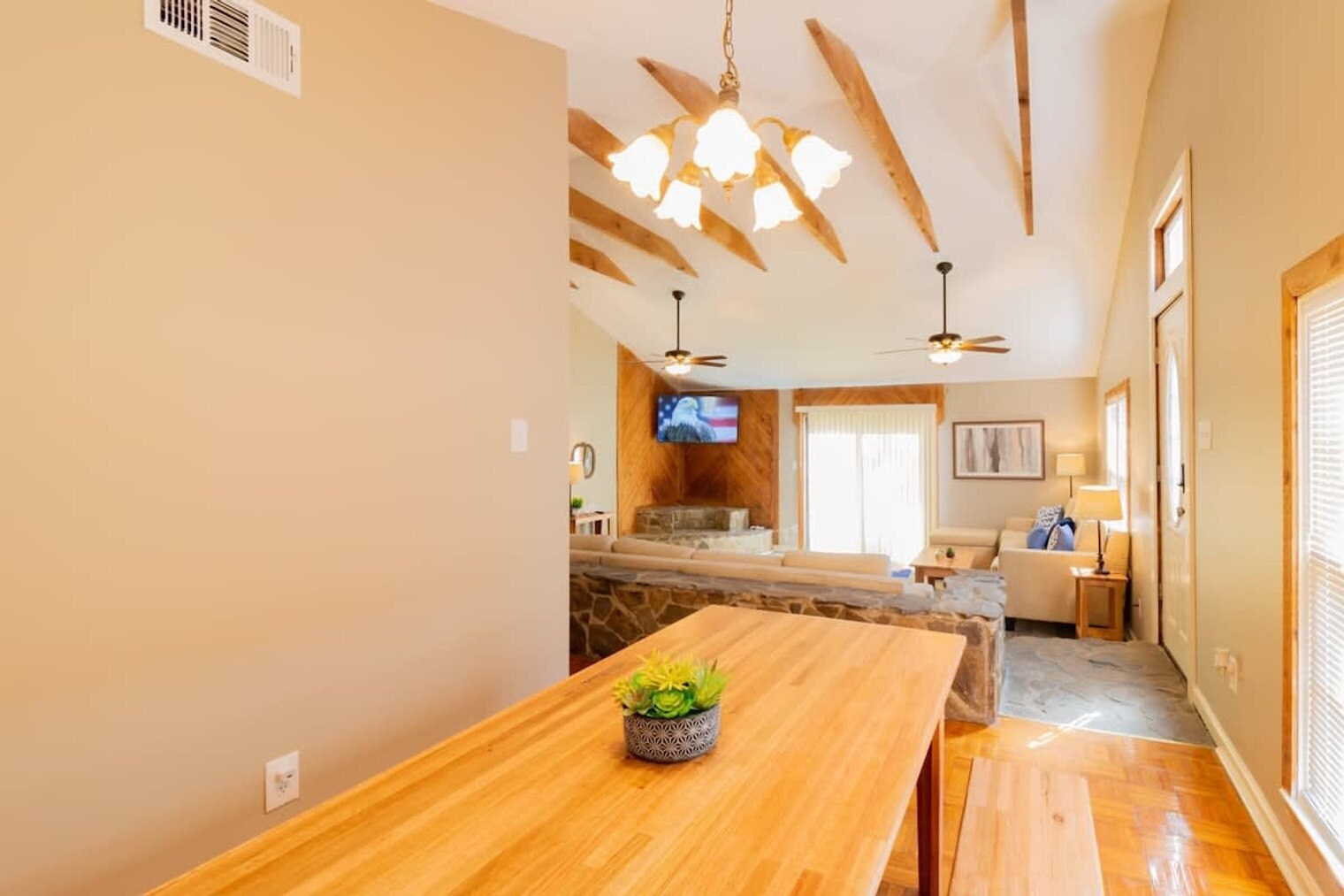 Building Photo - 3912 Crestview Dr