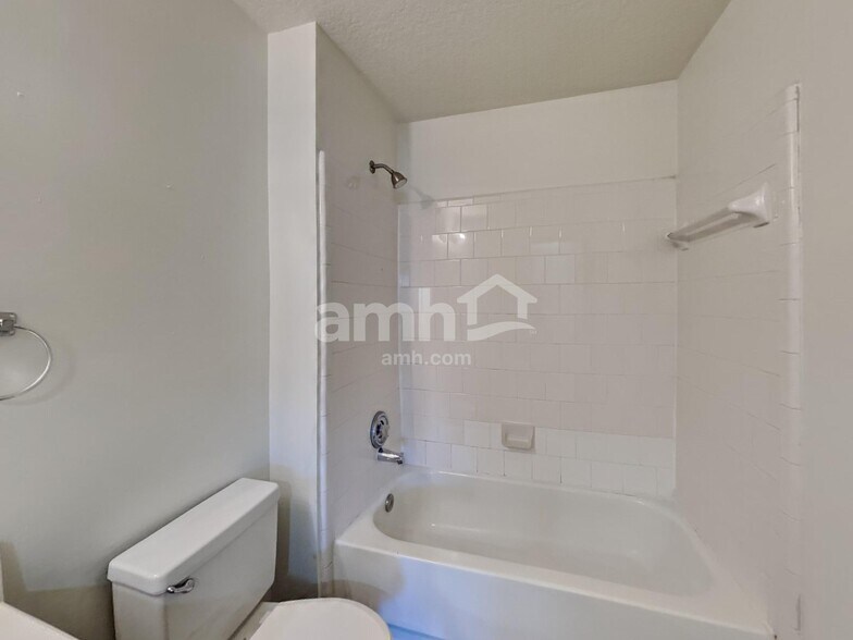 Building Photo - 2911 Linda Dr