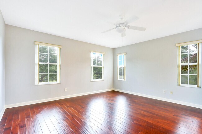 Building Photo - 1904 Flower Dr