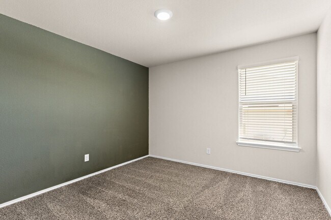 Building Photo - 4906 Karen Grn Dr