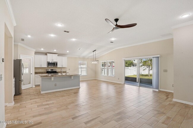 Building Photo - 649 Shetland Dr