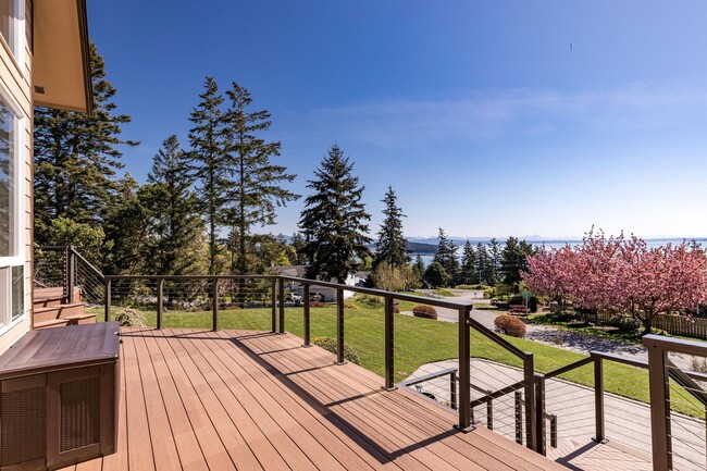 Building Photo - Stunning View Home In Oak Harbor! Availabl...