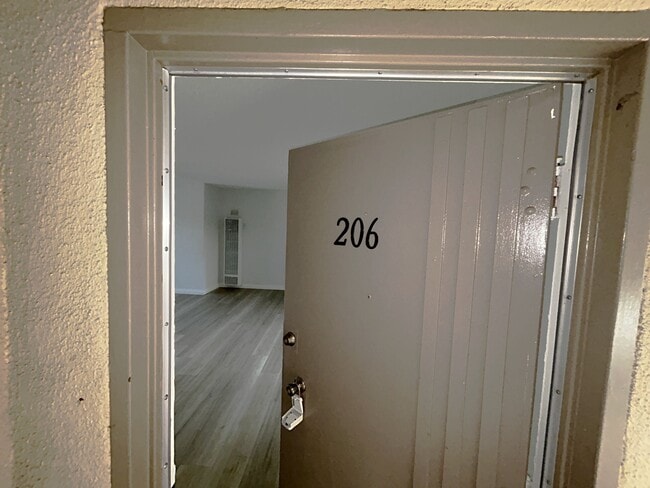 Building Photo - 340 Normandie Ave