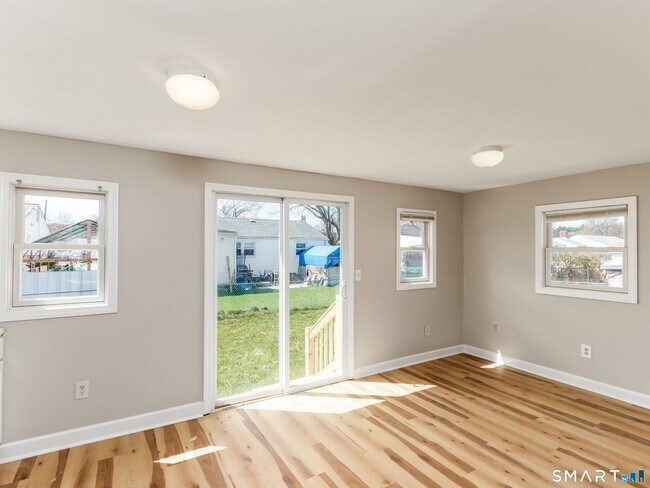 Building Photo - 97 Brussels Ave