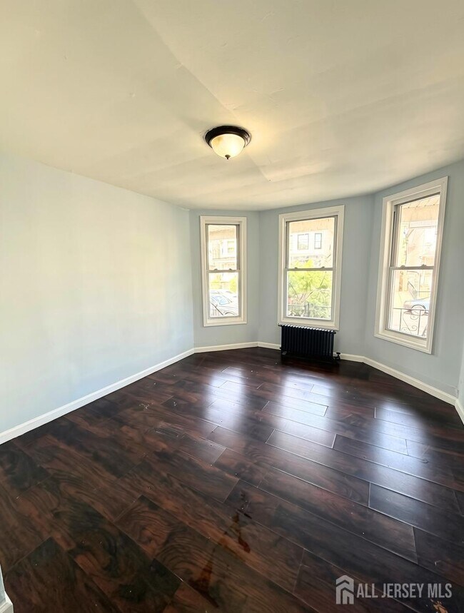 Building Photo - 1060 Bond St