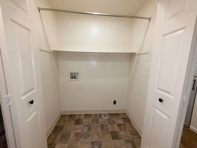 Building Photo - NW Reno Single Story House - 2 Car Garage/Fully Landscaped Yard