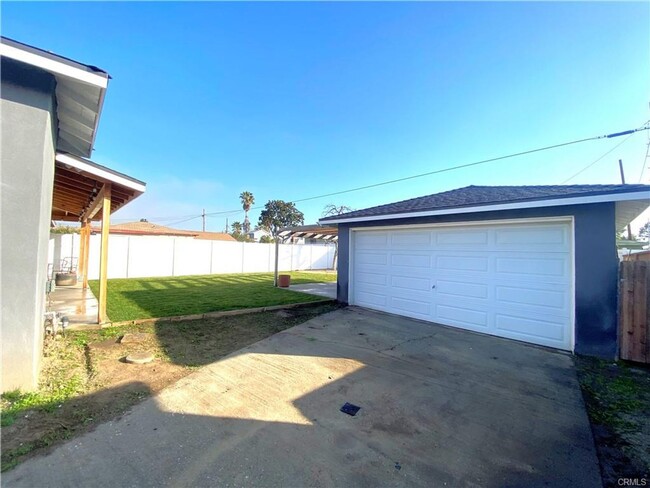 Building Photo - Cozy Single Family Home in Gardena!