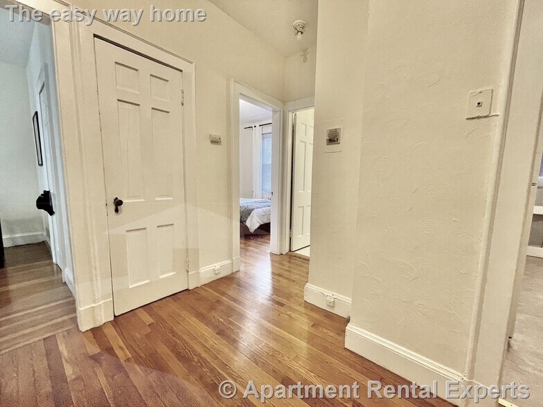 Building Photo - 73 Martin St