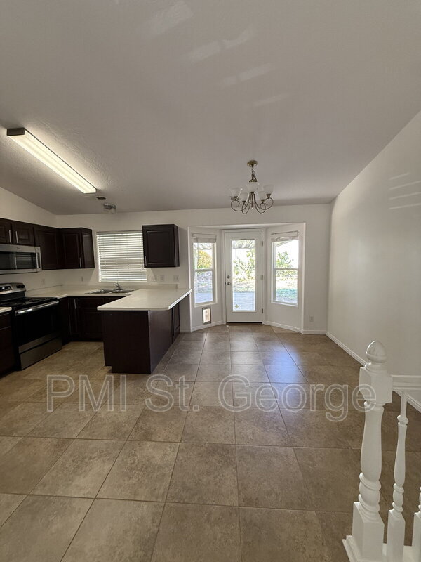 Building Photo - 1947 E 40 S Cir