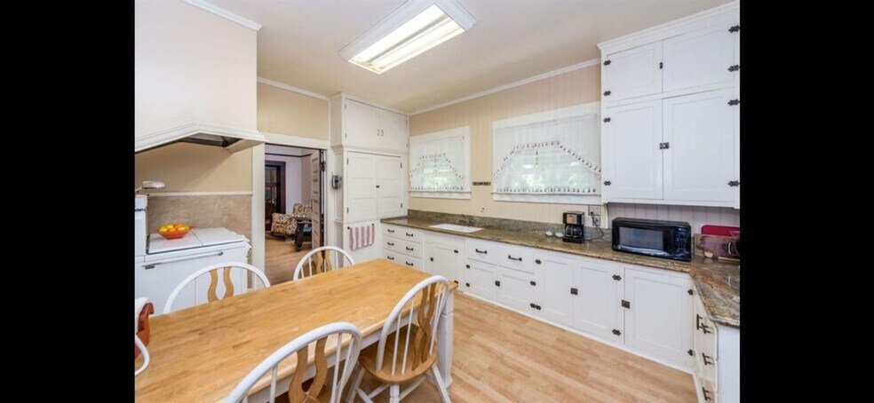 Building Photo - 867 Palo Alto Ave