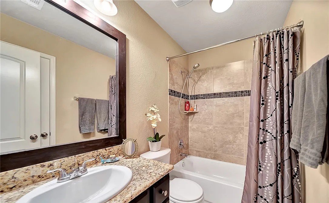 Building Photo - 3701 Castleton Dr