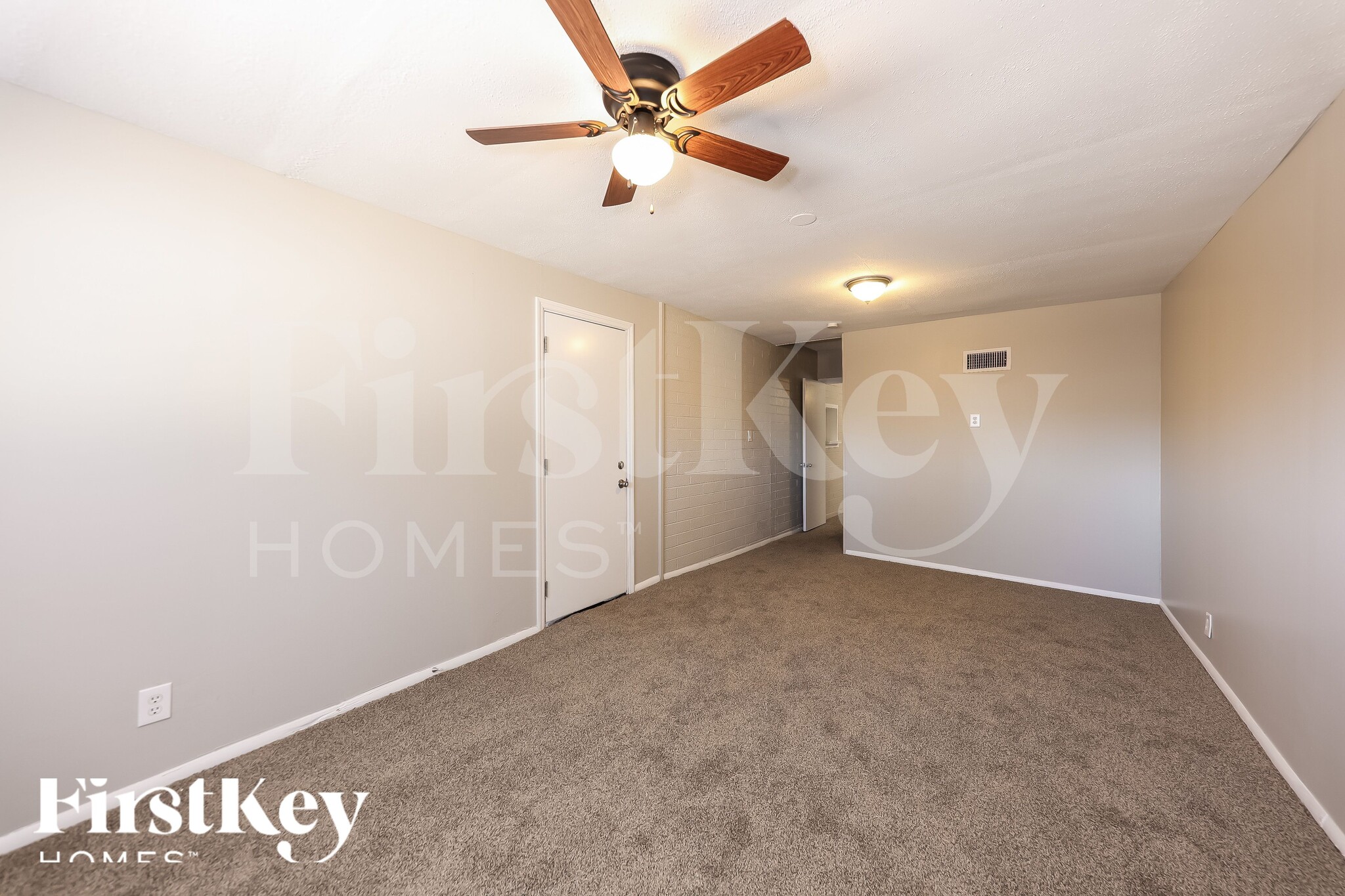 Building Photo - 2118 W Montebello Ave