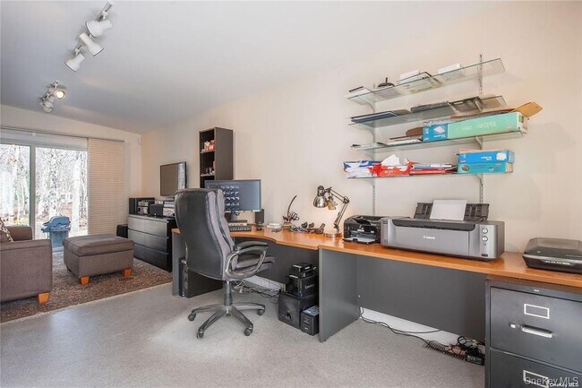 Building Photo - 63 Gardiners Ln