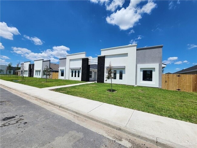 Building Photo - 22 Frio Ave