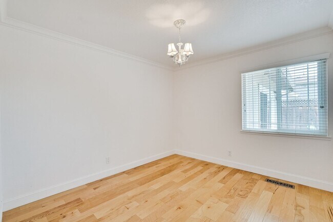 Building Photo - Spacious Home off of Hillsdale with Amazing Kitchen & Backyard! Ready to Rent.