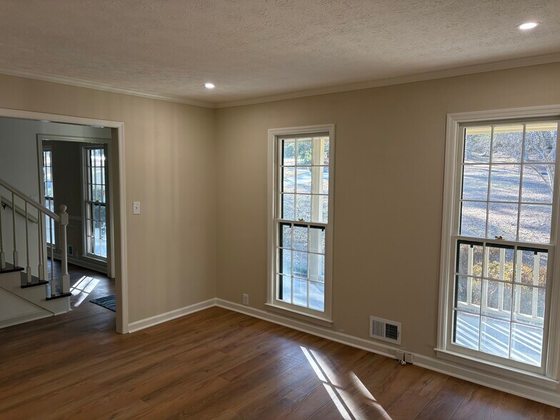 office - 807 Oak Bridge Ln