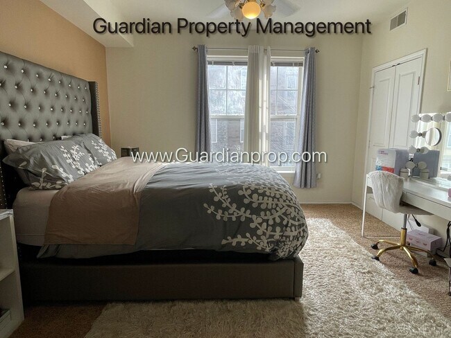 Building Photo - Eden Prairie Southwest Station Condo, 2 Full Baths, 1 Parking Space, Amenity Rich Building