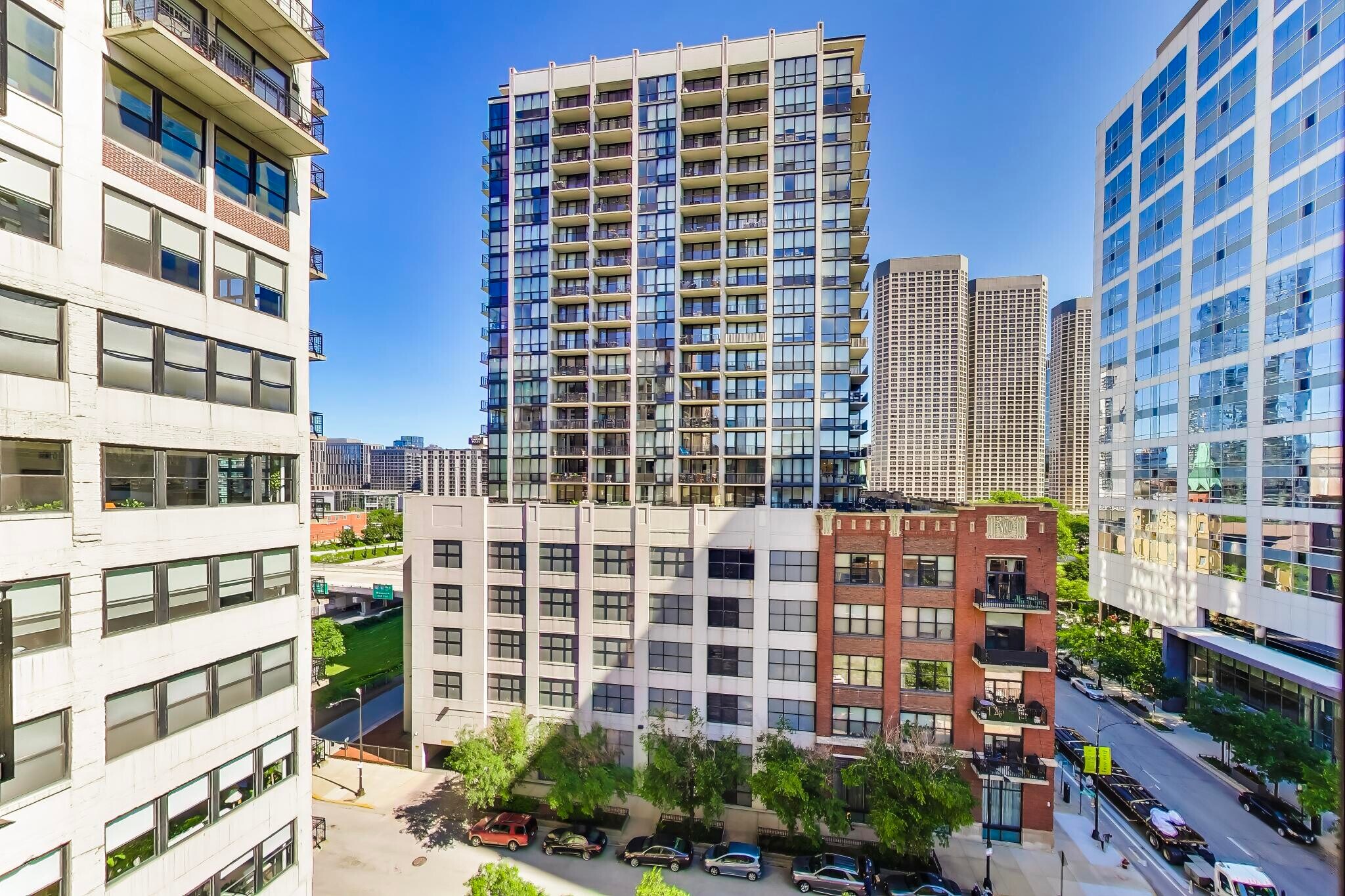 Building Photo - 728 W Jackson Blvd