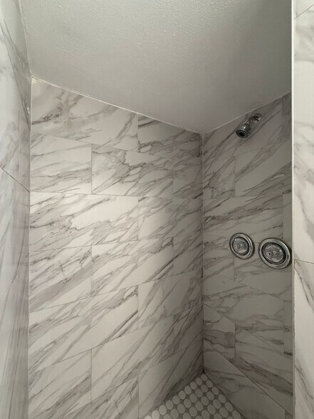 Building Photo - 217 Avenue E