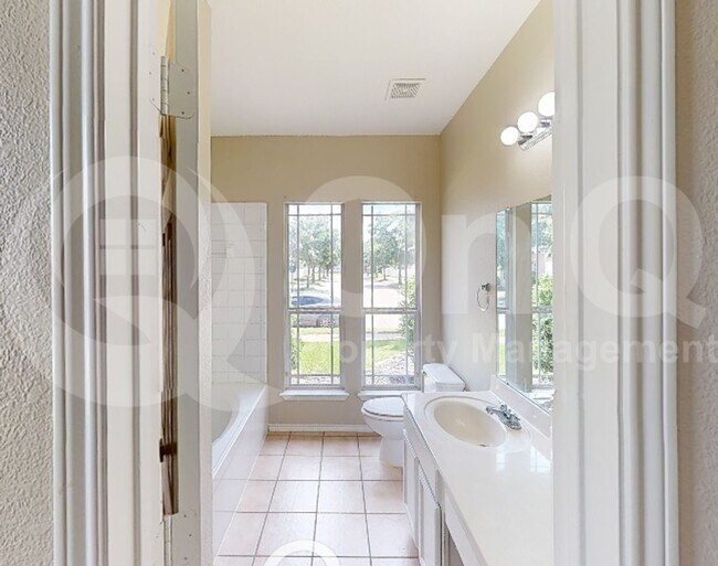 Building Photo - 10301 Waterbury Dr