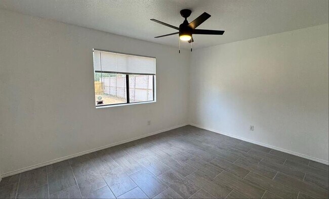Building Photo - 6205 Aviary Cove