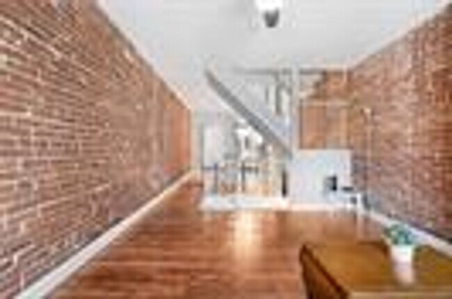 Building Photo - 516 Borland St