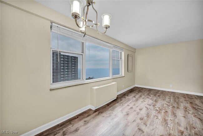 Building Photo - 11850 Edgewater Dr