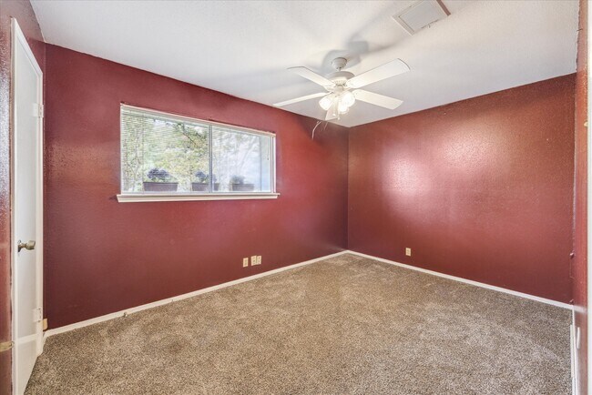 Building Photo - 5359 Little John Ln