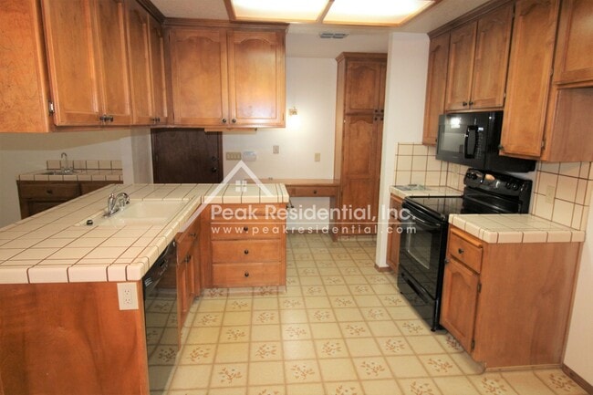 Building Photo - Wonderful Orangevale 4bd/2ba Home with 2 C...