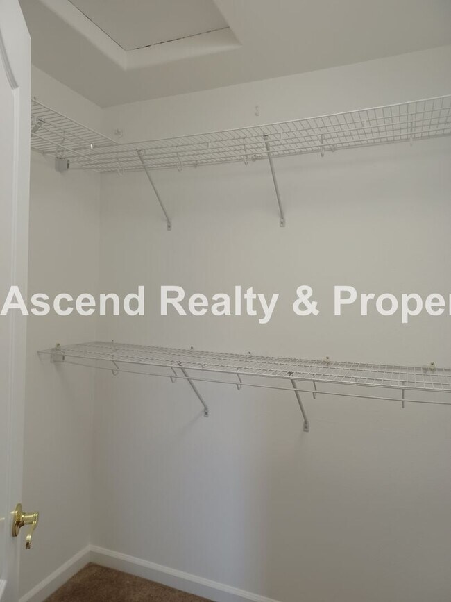 Building Photo - Gorgeous Updated Murrayhill Area 4 Bed on ...