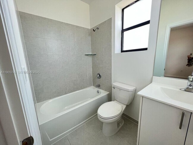 Building Photo - 28610 SW 133rd Ct