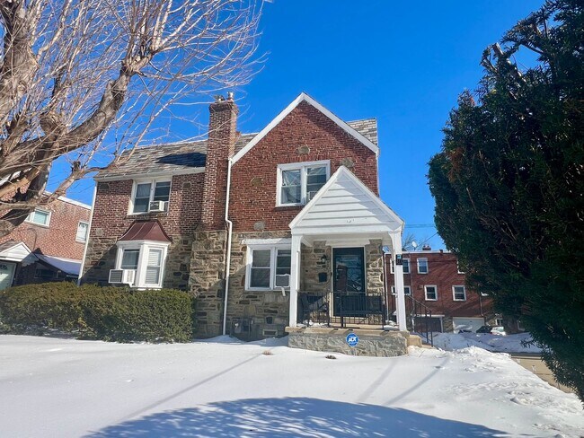 Building Photo - 317 Barker Ave