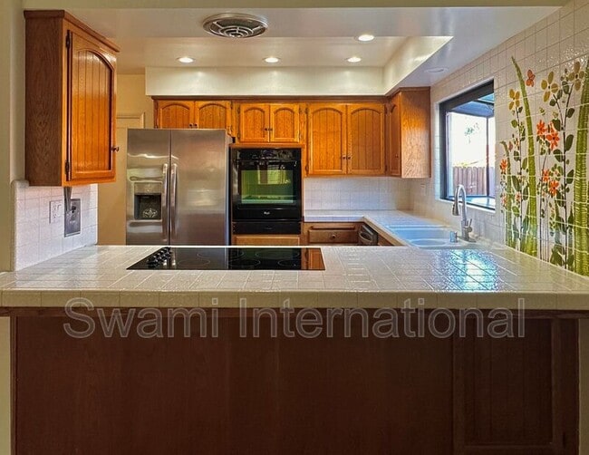 Building Photo - 1820 Avenida Estudiante