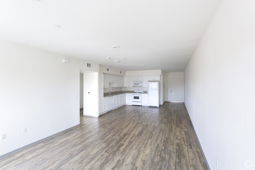 Corridor - CHASE APARTMENTS