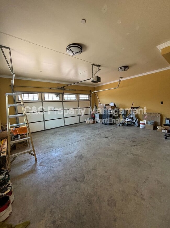 Building Photo - 1445 S Sunol Dr