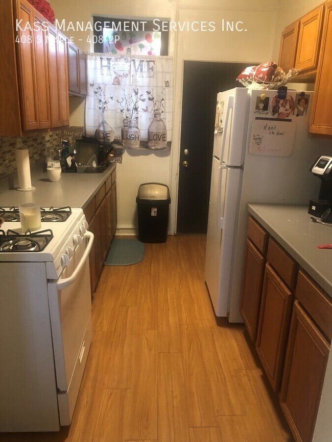 Building Photo - 408 S Maple Ave