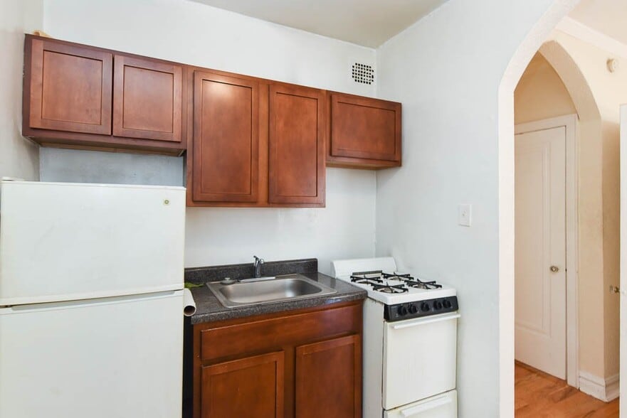 Building Photo - 4842 N Damen Ave