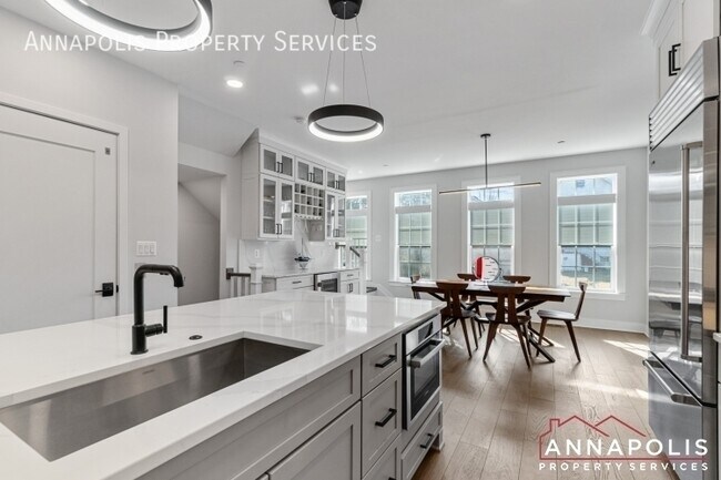 Building Photo - 285 West St