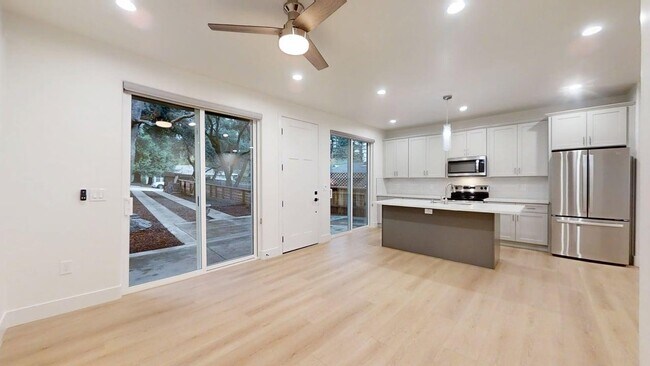 Building Photo - 8404 Ascolano Ave