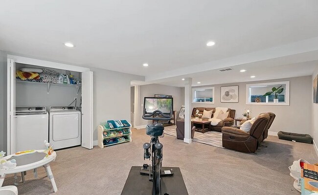 Building Photo - Beautiful Kent WA Home! Apply Today!