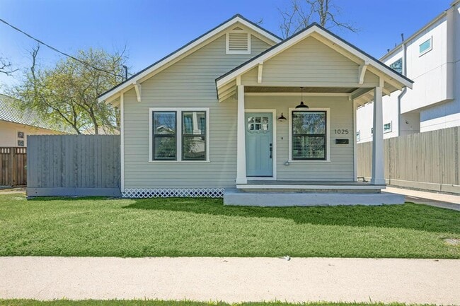 Building Photo - 1025 Adele St