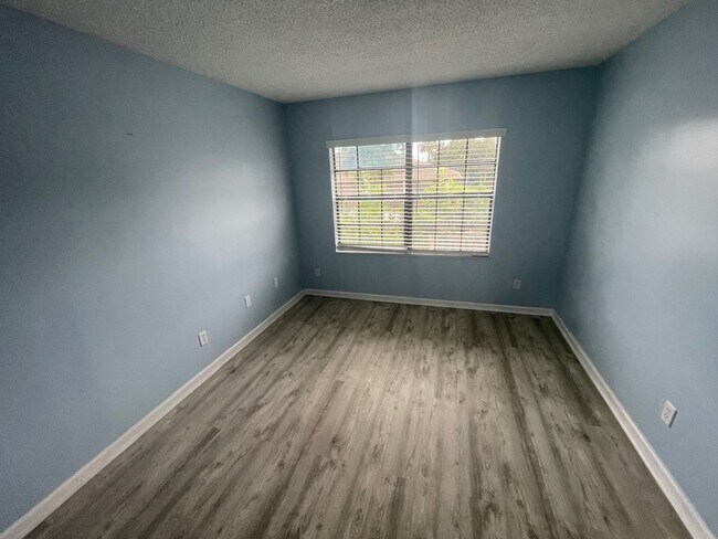 Building Photo - Spacious 2 Bedroom 2 Bath Condo  November ...